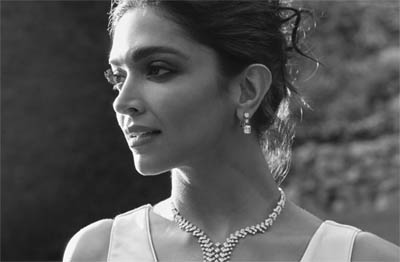 Deepika Padukone Looks Simply Gorgeous in a White Gown as She Poses  Alongside Rami Malek and Yasmine Sabri at Madrid's Cartier Event